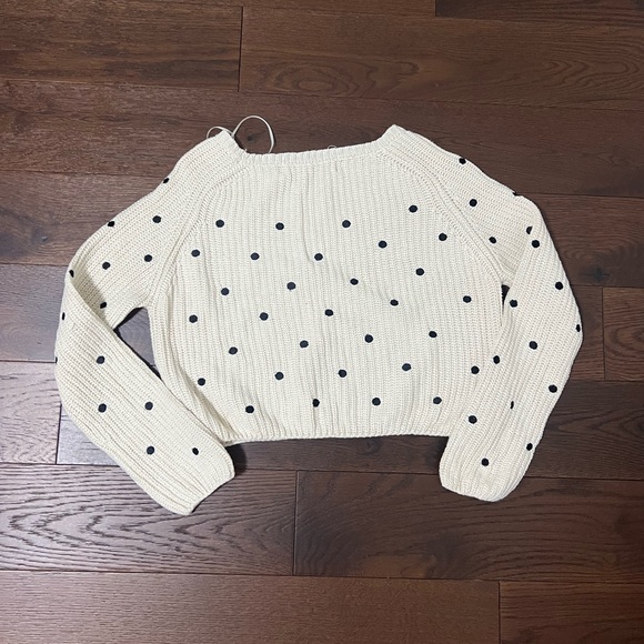 EUC Zara knit Women’s Embroidered Polka Dot Cropped Sweater in Cream/ - Picture 4 of 6